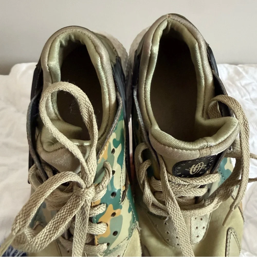 Nike Huarache Camouflage Green Sneakers. Used- Signs Of Wear. Size Y6.5